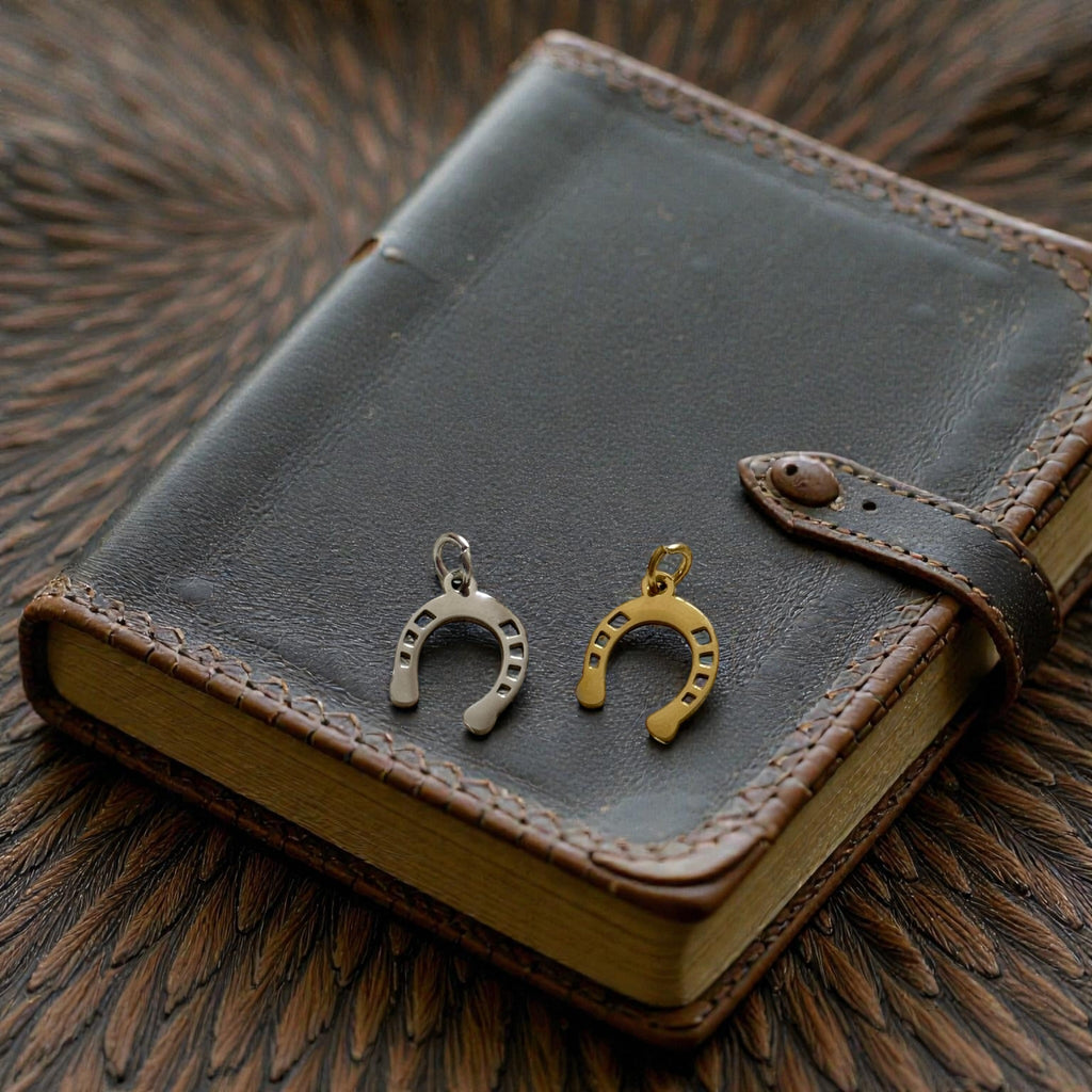 (#12) - Horseshoe Charm