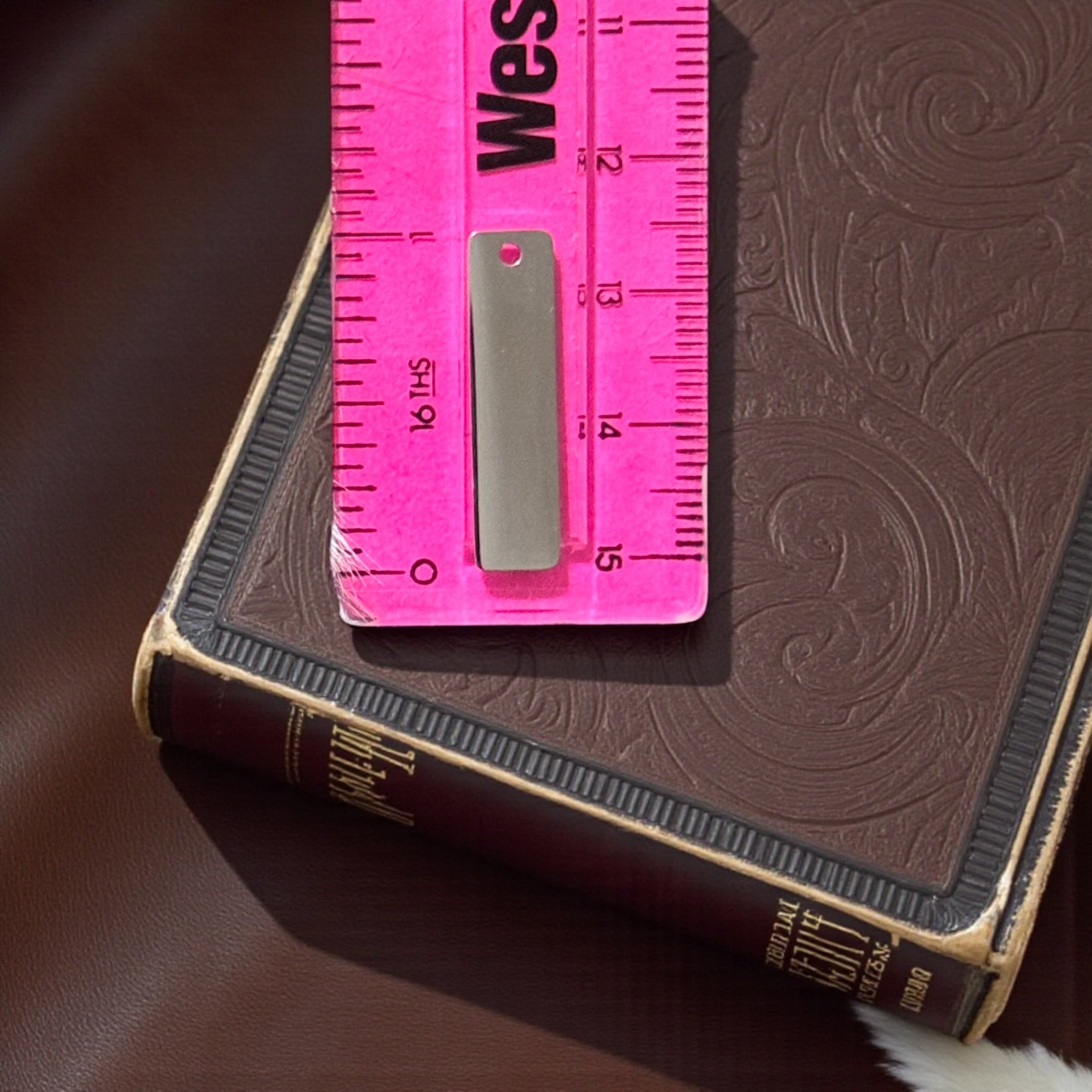 (# 7) - Vertical Bar Charm (25mm x 7mm)